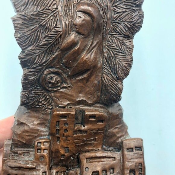 Vintage Red Mill Mfg Handcrafted Carved Indian Chief Figurine Native American - Picture 9 of 11